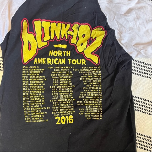 Black and White Long Sleeve Tee with Graphic Design - Picture 4 of 5